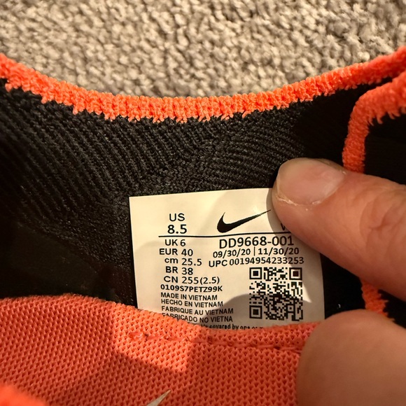 Nike athletic shoes 8.5 - Picture 4 of 5